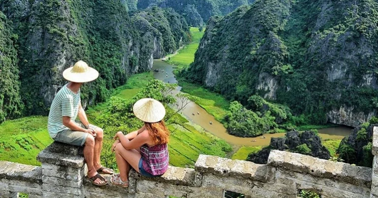 Hanoi to Ninh Binh by car