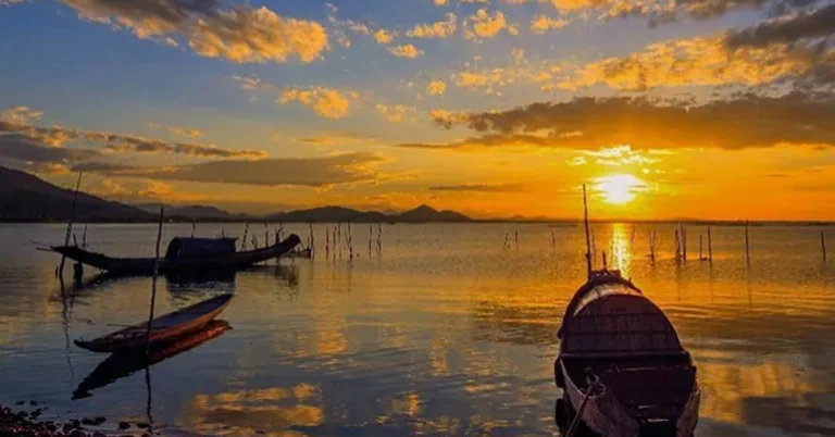 sunset at tam giang lagoon 6